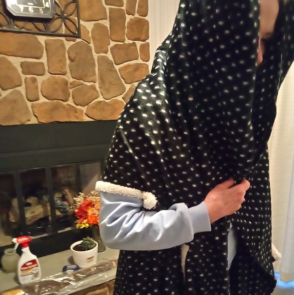 Soft & Cozy Wrap Hoodie Wrap - Picture 2 of 10